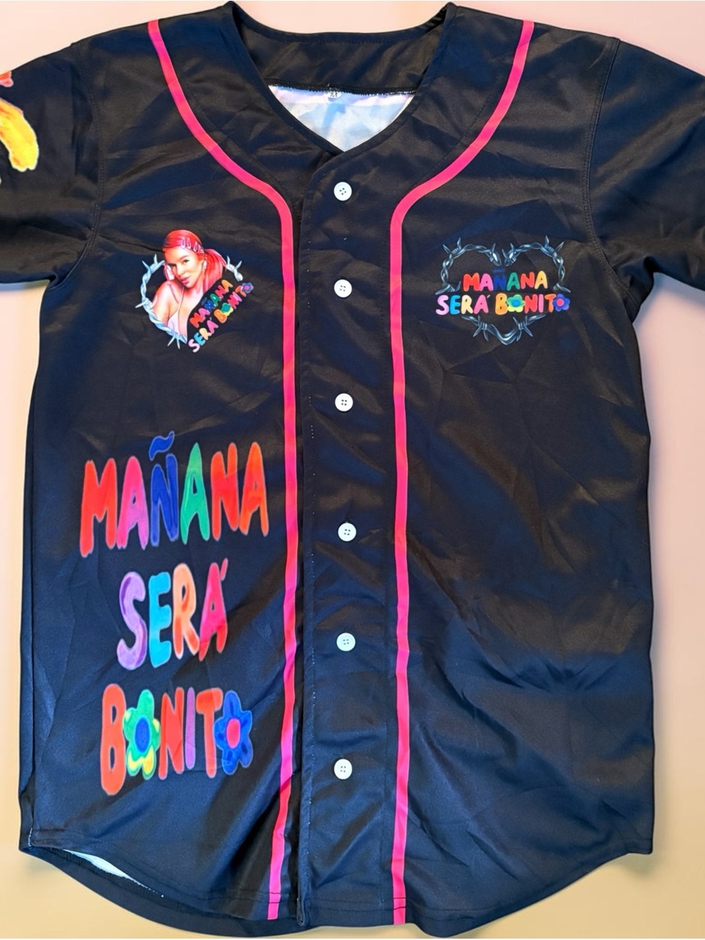 Black 'Mañana Será Bonito' Short Sleeve Baseball Tee. Mens med